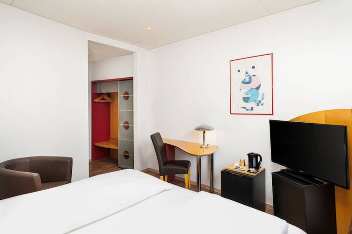 Room 11 of 24