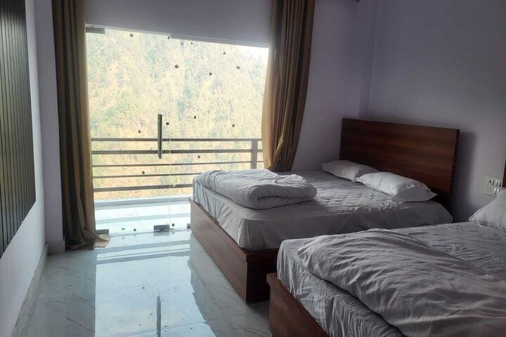 Room 10 of 26