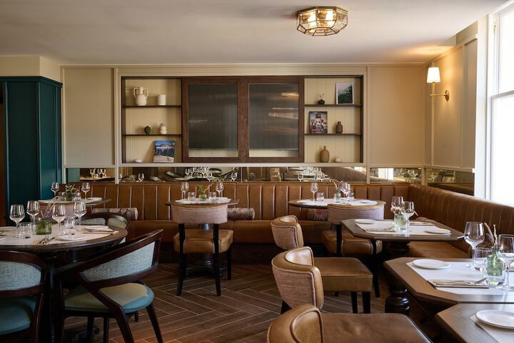 Dining 17 of 20