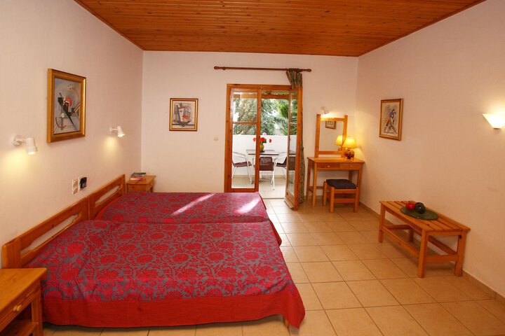Room 6 of 65