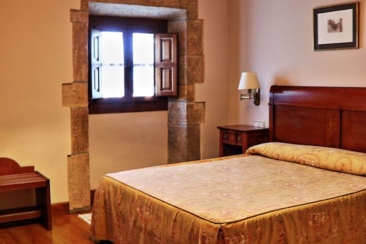 Room 4 of 80
