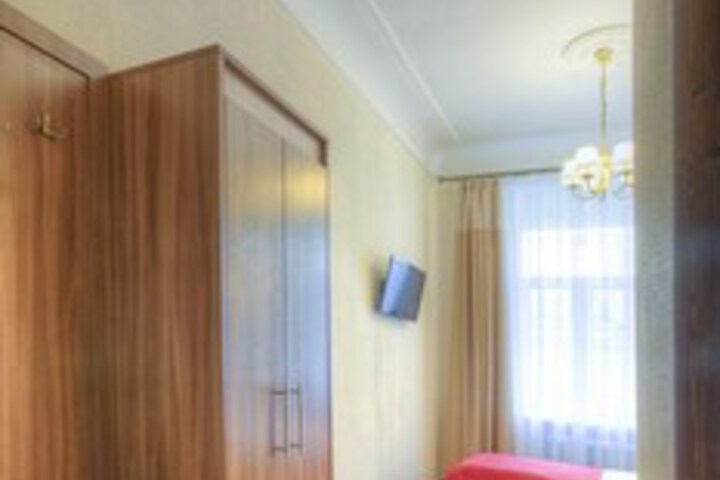 Room 13 of 21
