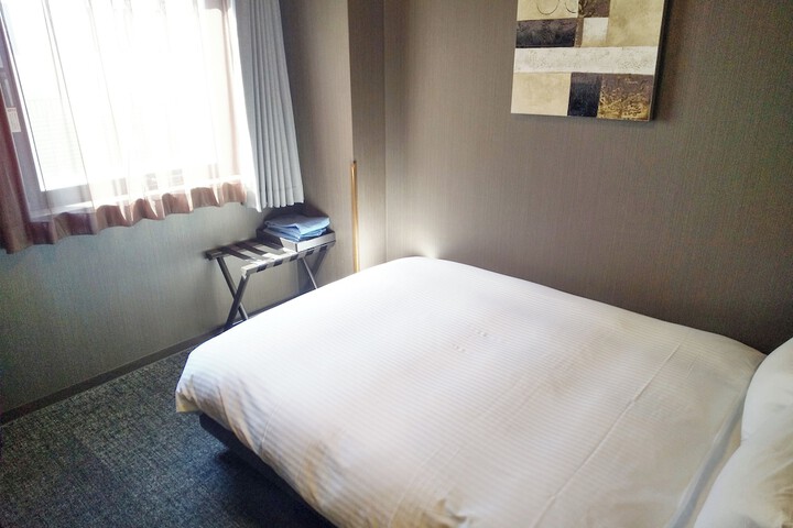 Room 9 of 27