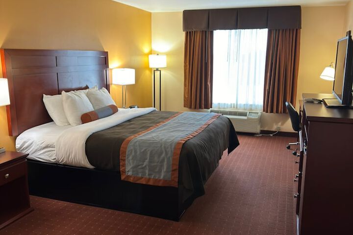 1 King Bed (12 of 12)