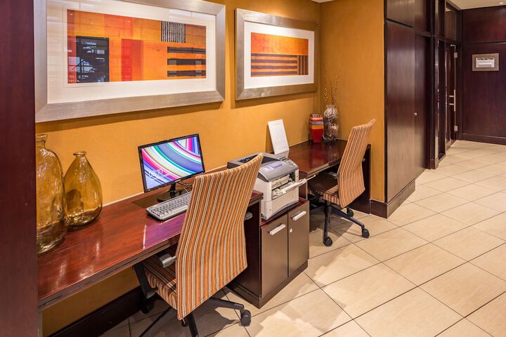 Business Center 25 of 27