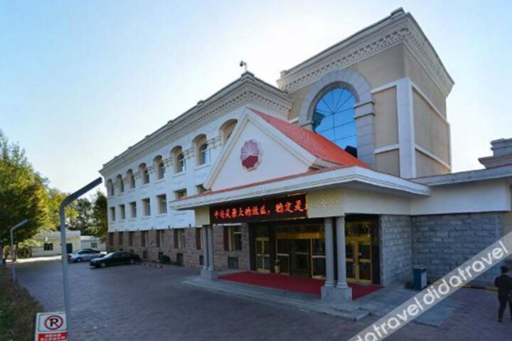 Huili Petroleum Folk Customs Hotel