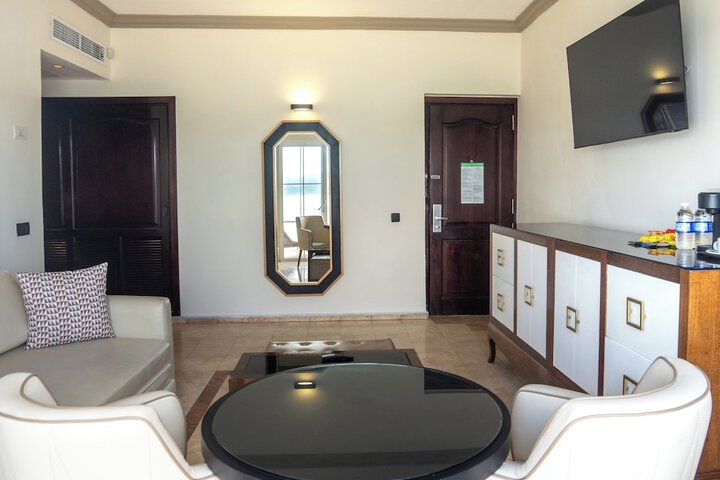 Room 27 of 223