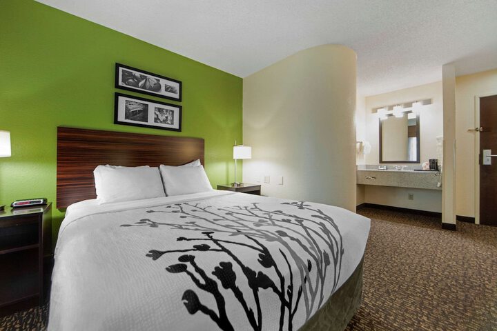 Room 10 of 37