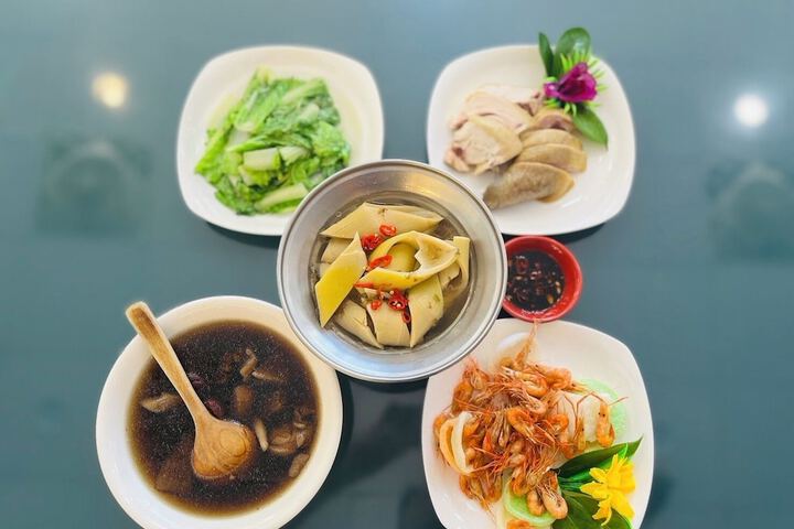 Dining 73 of 79