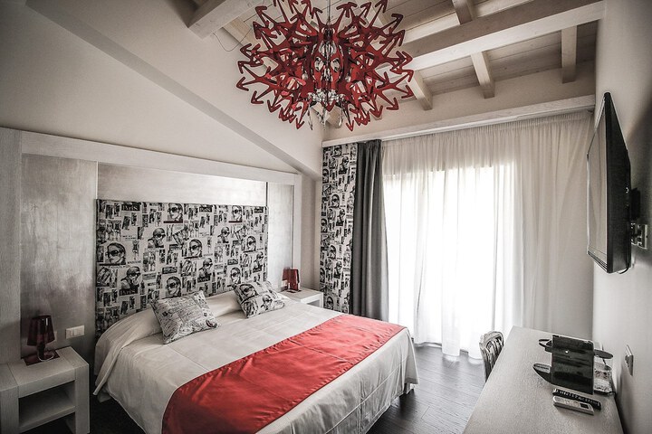 Room 28 of 53