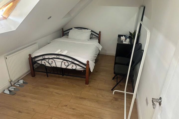 Room 11 of 19