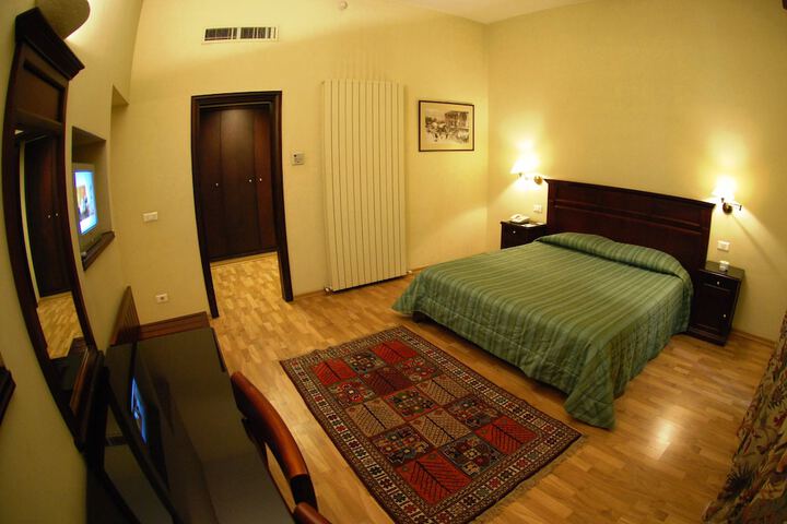 Room 12 of 40