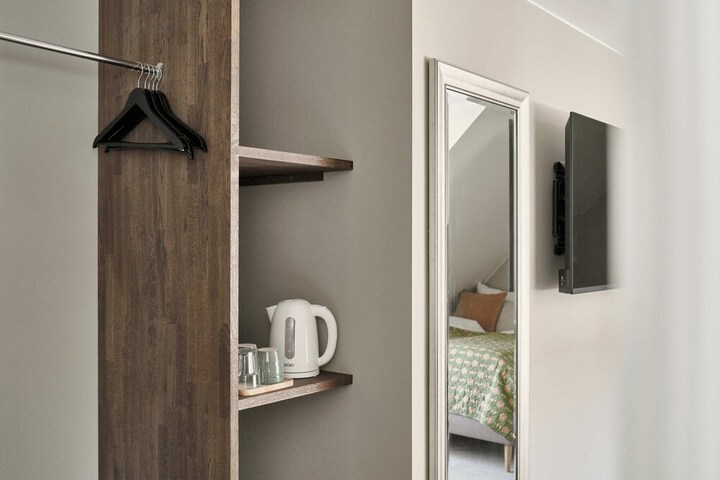 Room 111 of 214