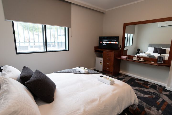 Room 11 of 34