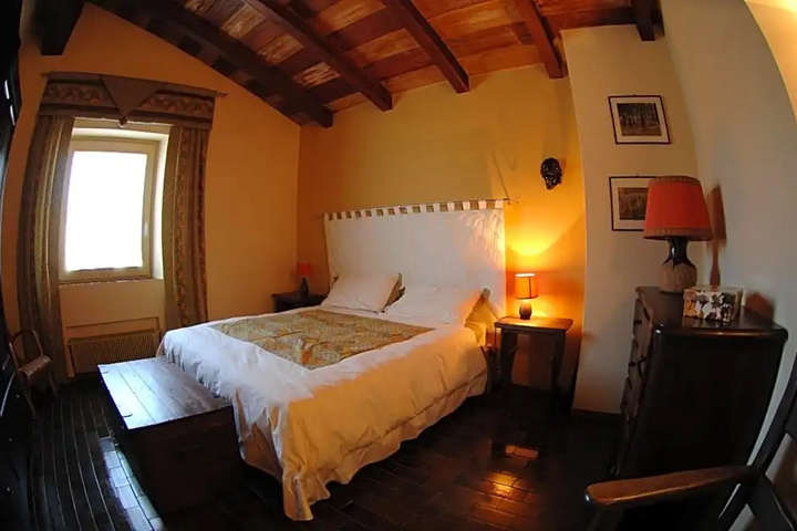 Room 3 of 20