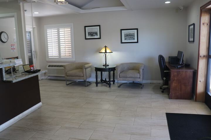 Business Center 15 of 16