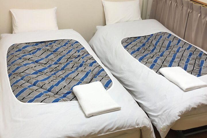 Room 6 of 25
