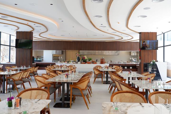 Dining 90 of 133
