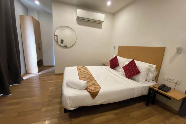 Room 8 of 43