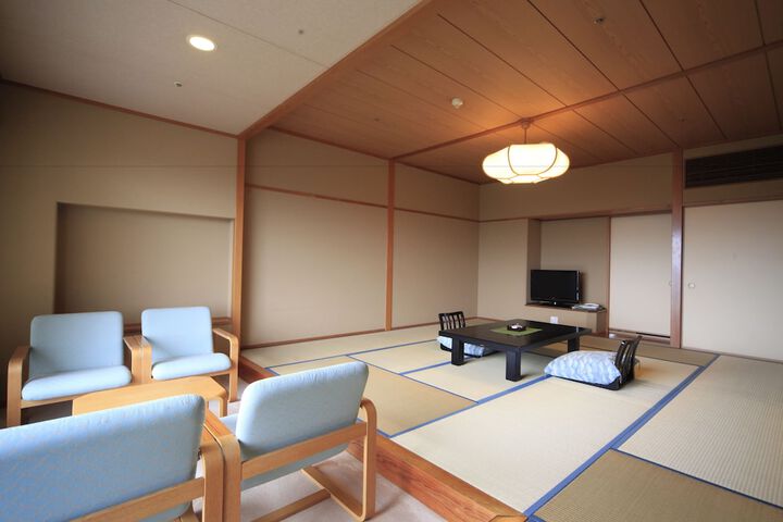 Room 14 of 122