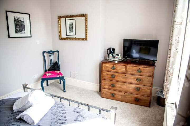 Room 11 of 36