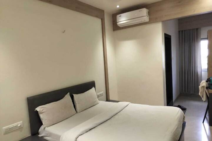 Room 9 of 18