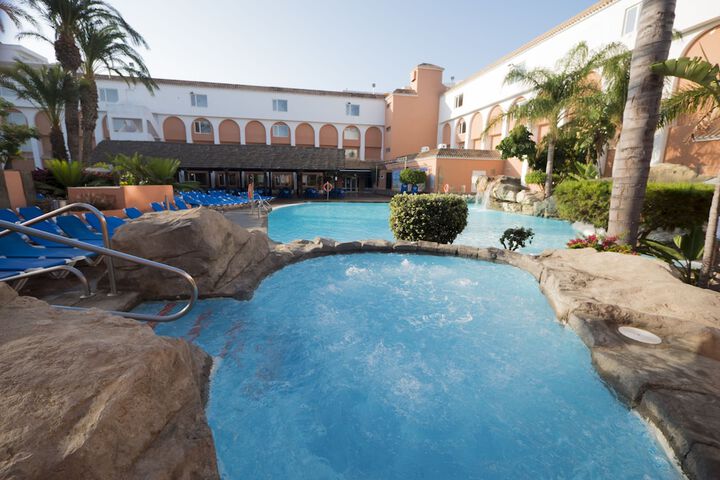 Hotel with Pool