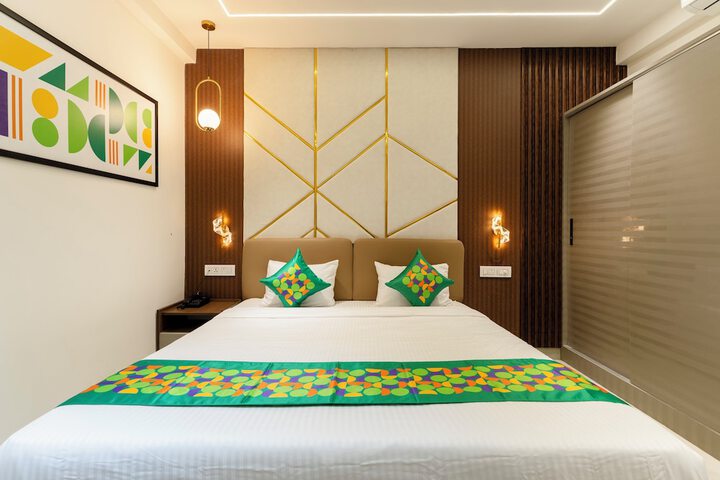 Room 16 of 38