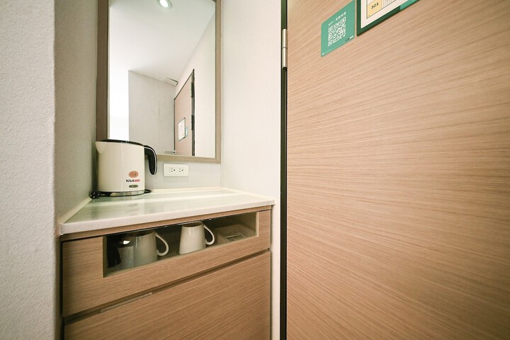 Room 27 of 75