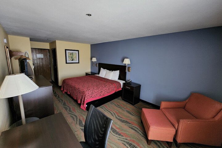 Room 6 of 27