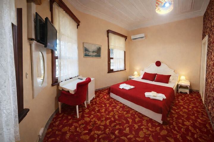Room 8 of 27