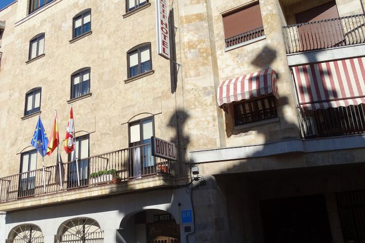 Le Petit Hotel