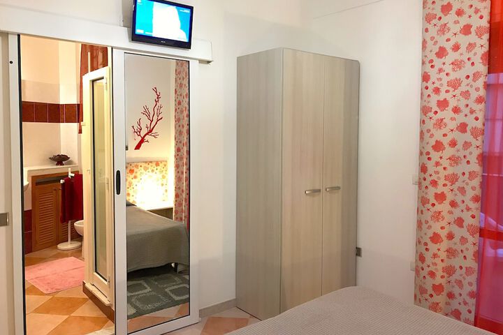 Room 14 of 30