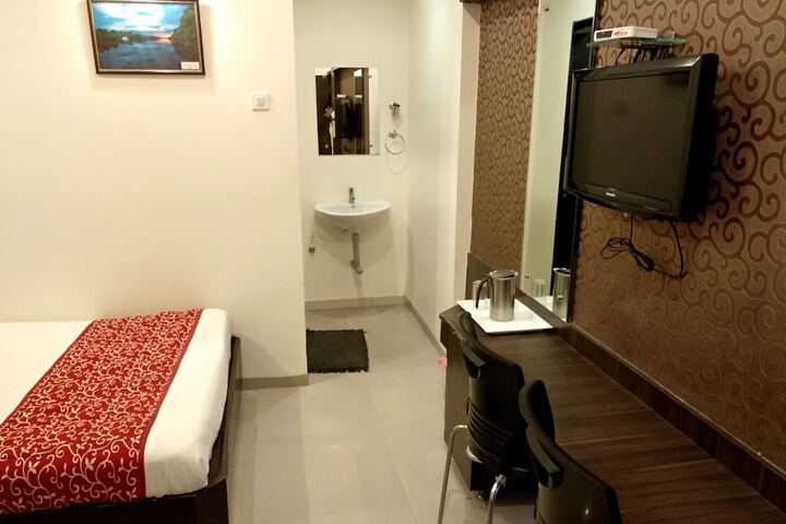 Room 33 of 51
