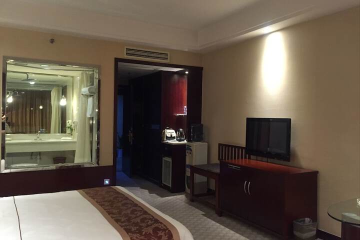 Room 5 of 20