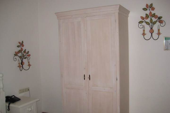 Room 35 of 73
