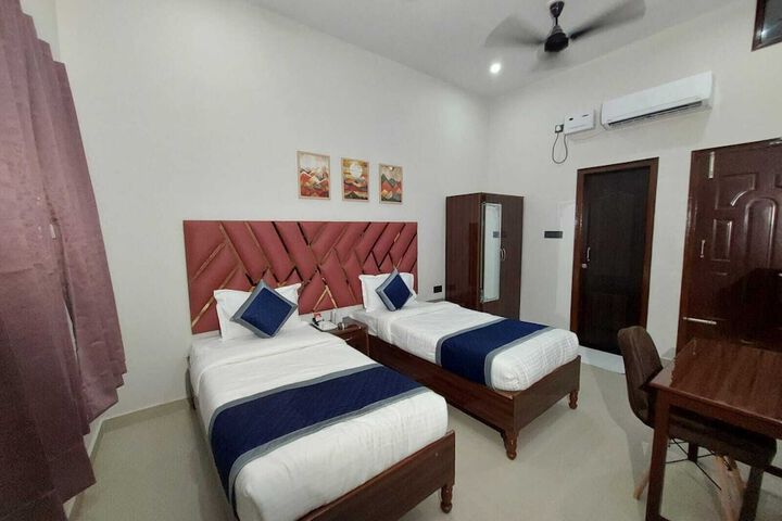 Room 4 of 6