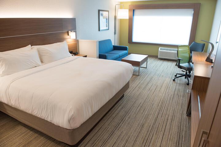 1 King Bed (5 of 15)