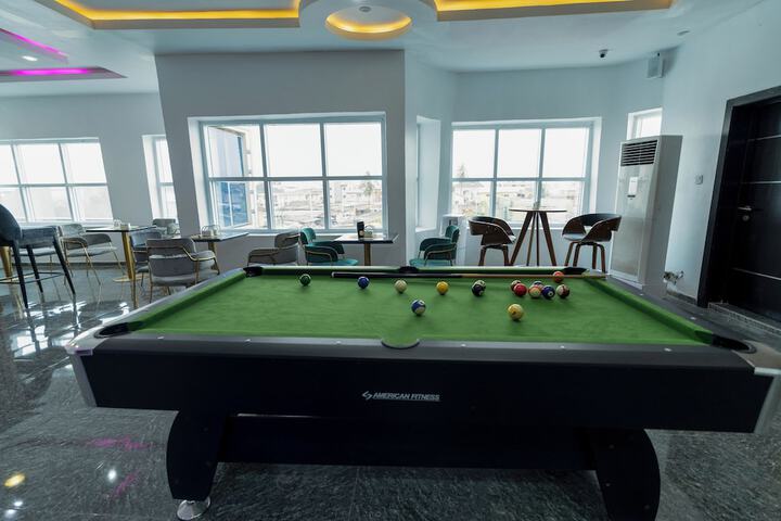 Lounge 53 of 65