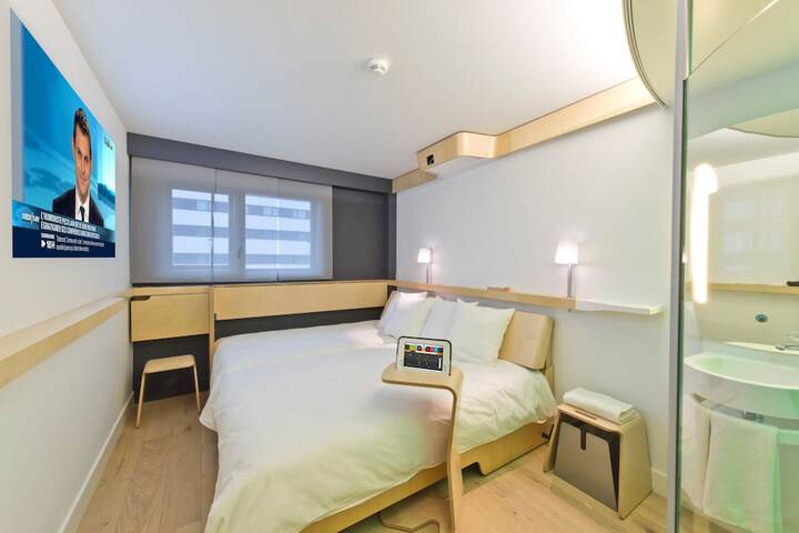 Room 11 of 40