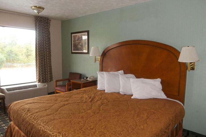1 King Bed Accessible (5 of 8)
