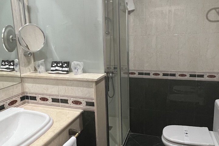 Room 10 of 40