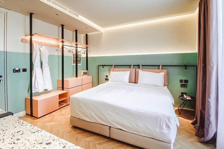Room 17 of 48