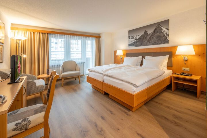 Room 8 of 27