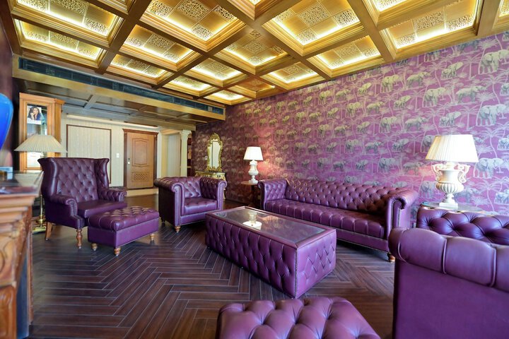 Lounge 96 of 133