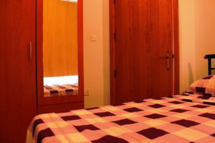 Room 7 of 18