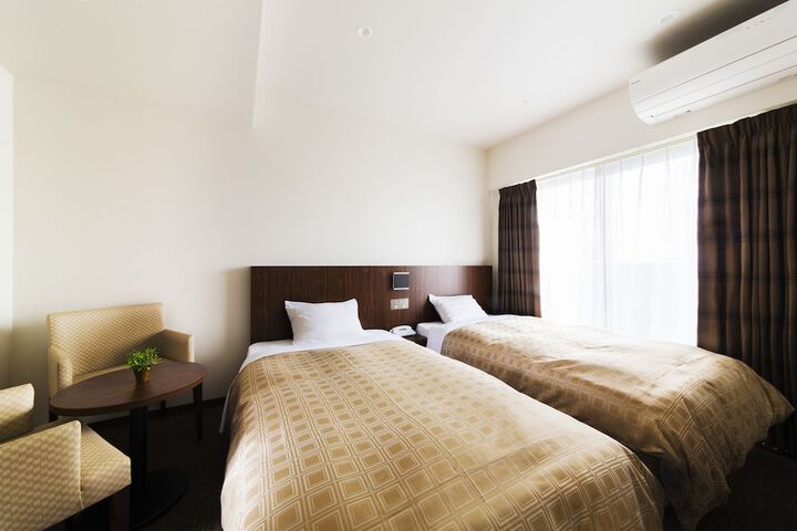 Room 8 of 48