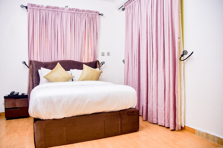 Room 4 of 38