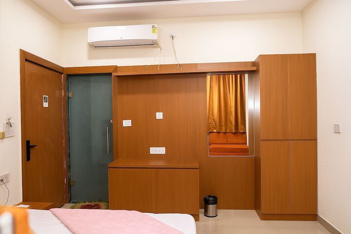 Room 17 of 44