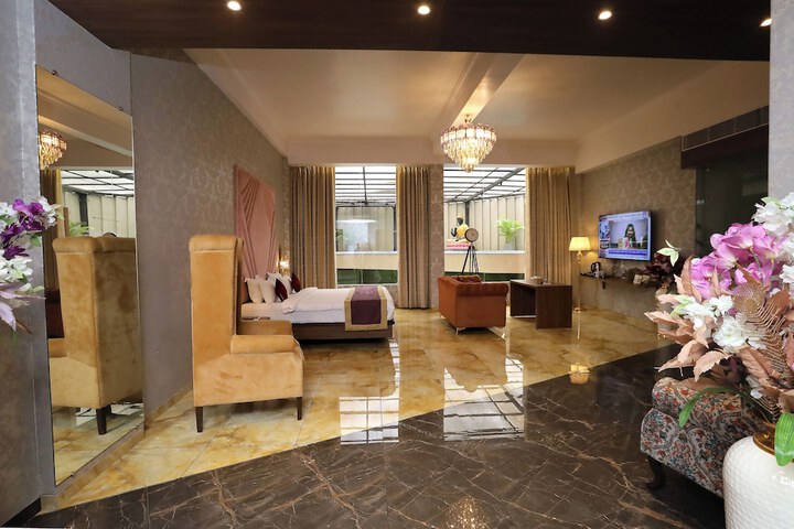 Room 9 of 14